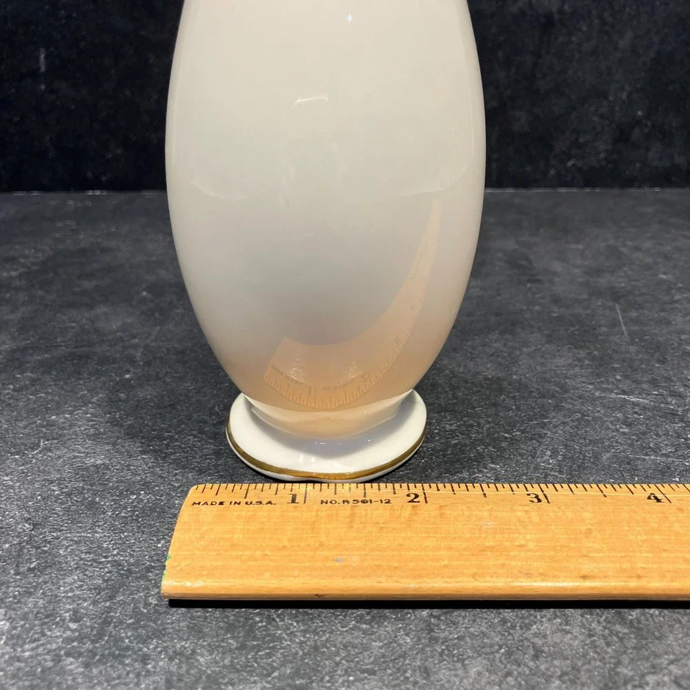 Vtg Royal Doulton Fine Bone China Bud Vase Scalloped Edge Gilded Accents